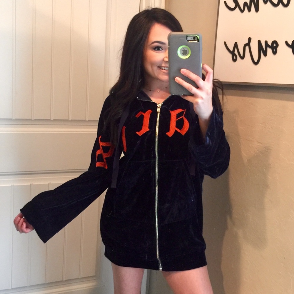 Essue Navy velour Paris graphics hooded zip top S